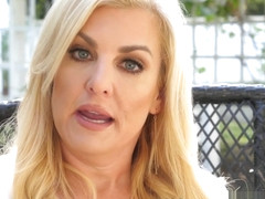 Getting to know Taylor Leigh - Taylor Leigh - 40SomethingMag