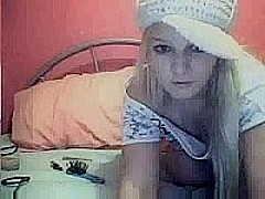 18yr Old shows pink pussy on webcam