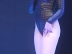 BEAUTYFUL AND SEXY GIRL WITH BIG ASS !