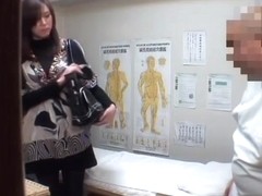 Girl gets deep pussy massage on hidden cam voyeur video