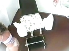 Pantieless gal climbs the gynecologist