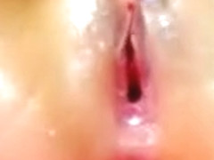 Une chatte qui ne connait jamais de coupure d