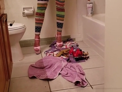 Everybody In This Family Watches Mommy Pee