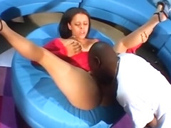 Lusty ebony model puts her lips around this lucky stud