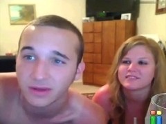 Fat brunette usa girl blows her bf closeup on cam in her bedroom