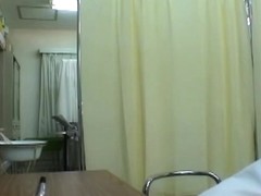 Asian hottie in stockings gets fingered during her pussy exam