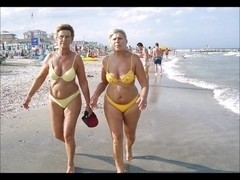 QUEENS ON THE BEACH